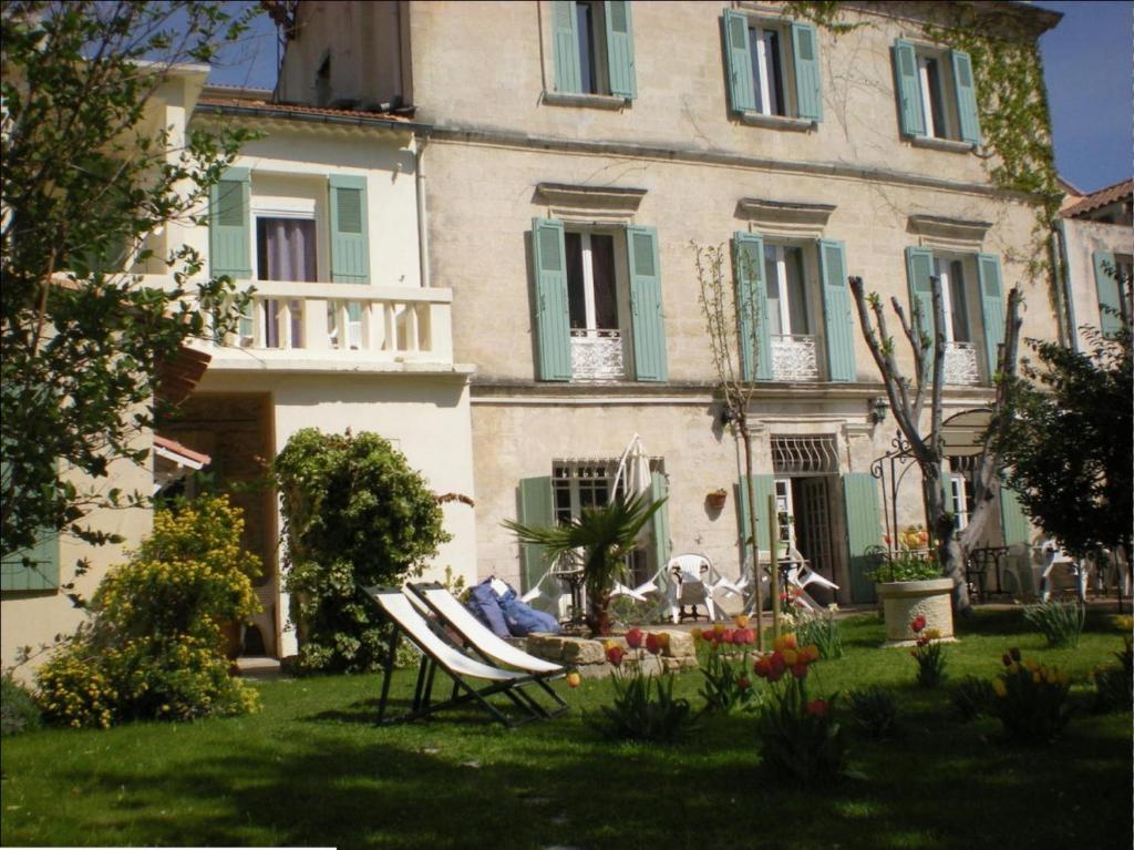 Au Saint Roch - Hotel Et Jardin Avignon Exteriör bild